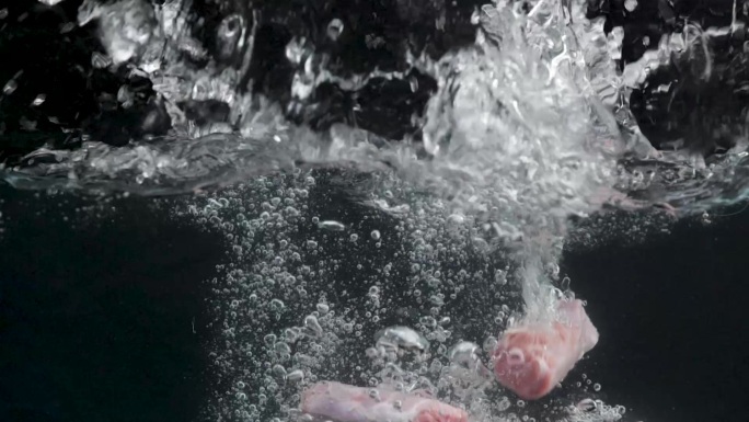 新鲜鸭脖落水和定格拍摄高清实拍素材