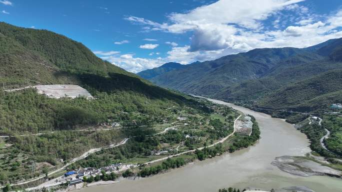 航拍云南香格里拉虎跳峡经济金沙江冲江河