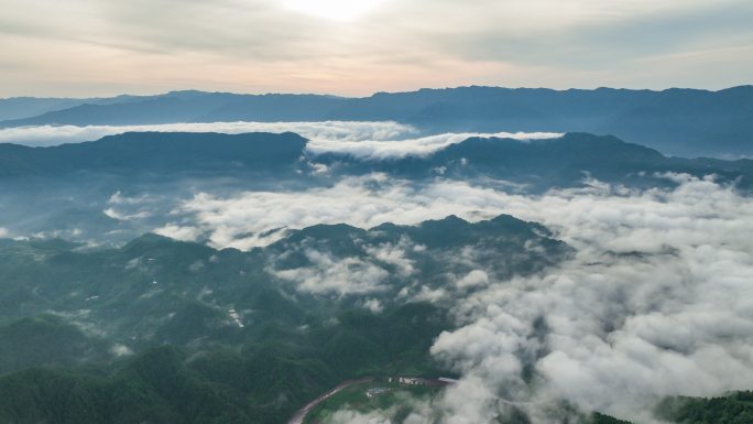 四川丘陵地貌日出云海