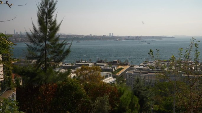 阳光明媚的一天伊斯坦布尔中心著名的城市海湾观景点慢动作亚洲海岸线观看4k土耳其