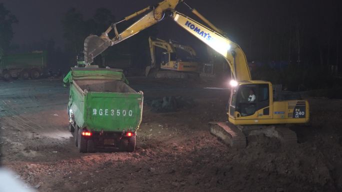 【4K】挖掘机夜间运土汽车铲土