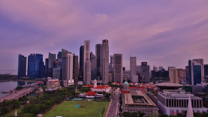 新加坡的天际线夜幕降临多彩天空天际线