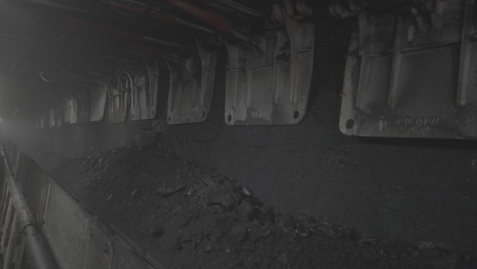 4K煤矿工人井下采煤设备