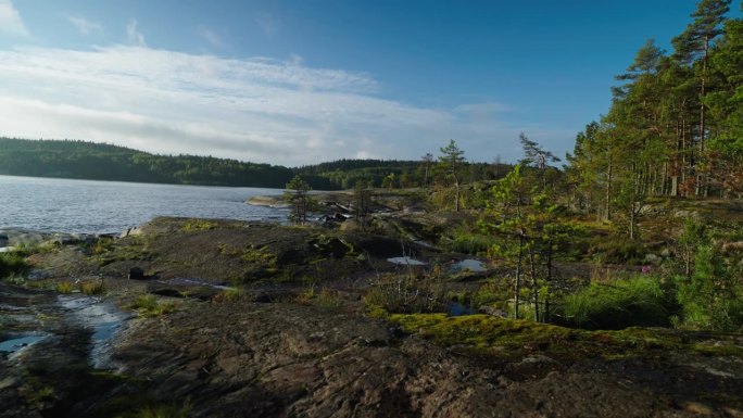 独特的自然景观，美丽的湖泊和石头海岸，北欧旅游胜地
