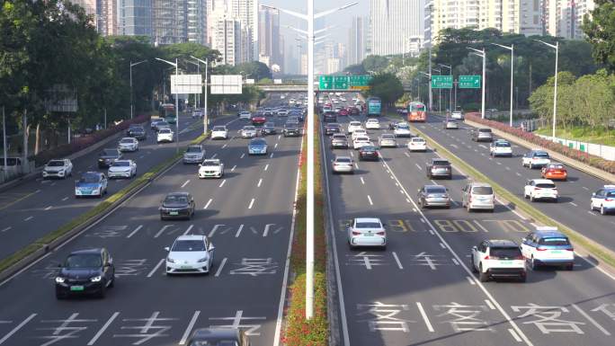 深圳道路交通滨河大道车流上下班车来车往