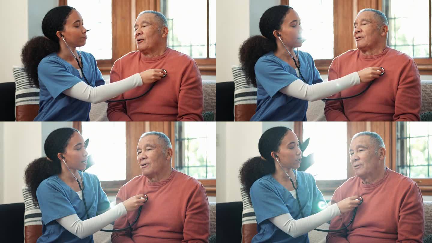 妇女、护士在客厅沙发上检查老人的心跳。女性、医生或医疗护理人员监测老年患者的呼吸或在家呼吸