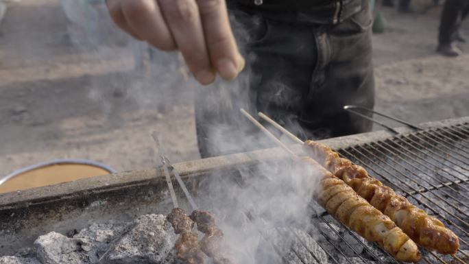 新疆吐鲁番集市美食烤面筋烤鸡排小吃人文