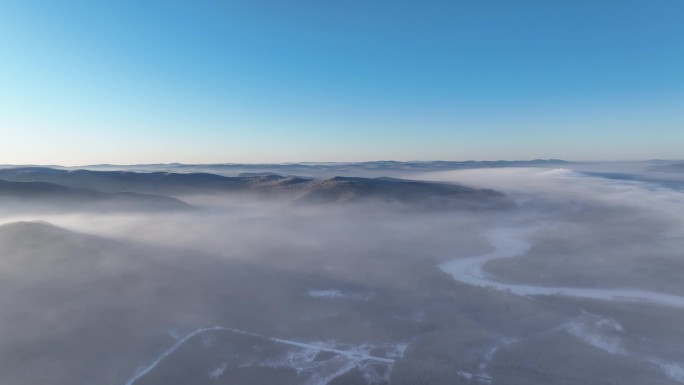 航拍冻雾迷漫的大兴安岭林海雪原