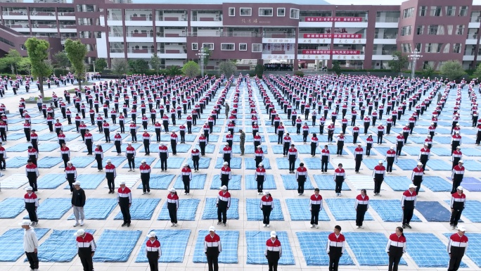 【4K原创】高中军训国防教育千人叠被活动