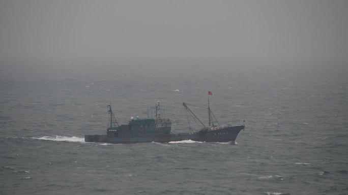 海上渔船捕鱼实拍4k