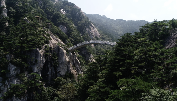 大别山地质公园 鹊桥 游客游玩 航拍