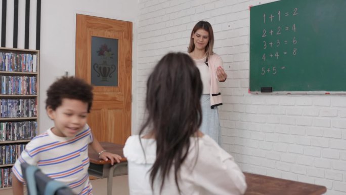 小学里，老师在问学生一个问题