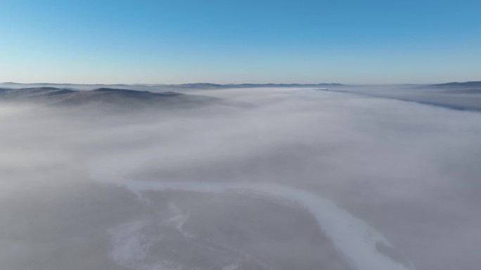 航拍冻雾迷漫的大兴安岭林海雪原