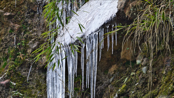 冬天来了溪流结冰寒冬冰雪唯美冬韵