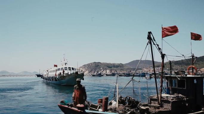 长岛海岛渔船出海摆渡船