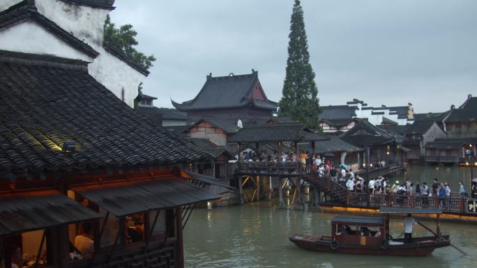 浙江嘉兴乌镇江南水乡古风建筑旅游旺季游客