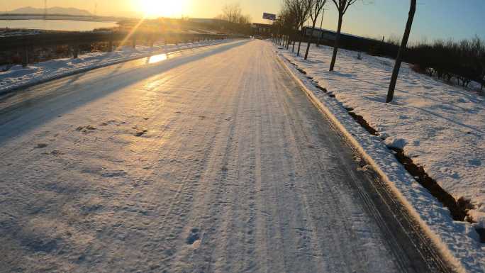 雪天车辆城市行进