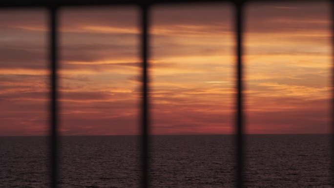 西沙群岛南海游轮黄昏日落地拍