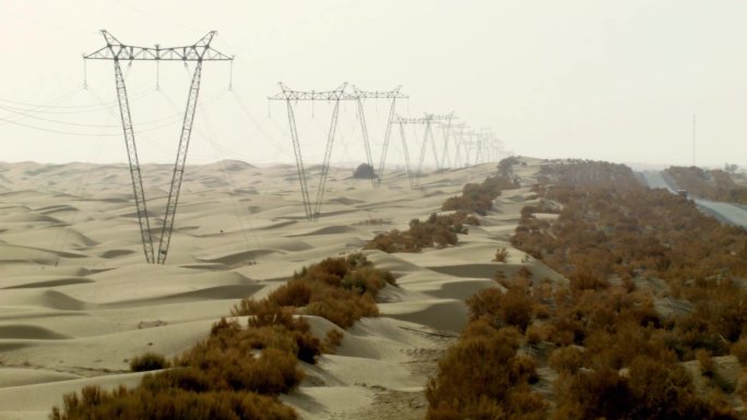 沙漠中的电力传输铁塔
