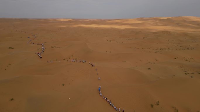 内蒙古腾格里沙漠 跑步 露营 竞技航拍