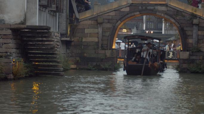 浙江嘉兴乌镇江南水乡古风建筑旅游旺季游客