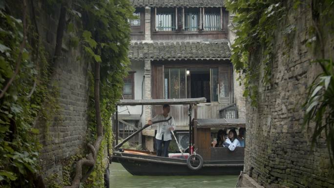 浙江嘉兴乌镇江南水乡古风建筑旅游旺季游客