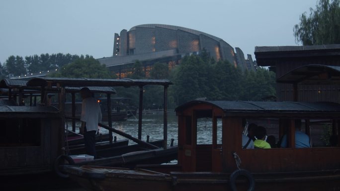 浙江嘉兴乌镇江南水乡古风建筑旅游旺季游客