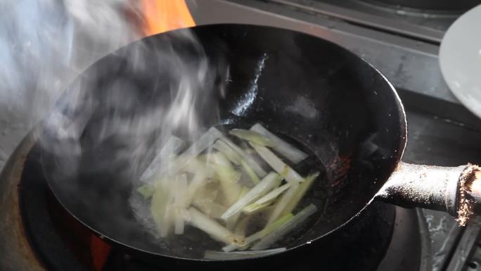 葱姜过油、葱姜炒蟹烹饪美食制作炝炒螃蟹