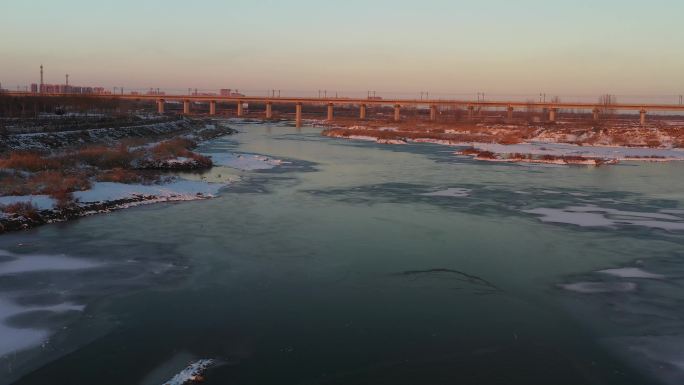 航拍雪景公路交通  航拍雪景湿地乡村