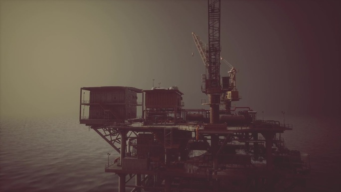海洋中央的海上石油钻井平台