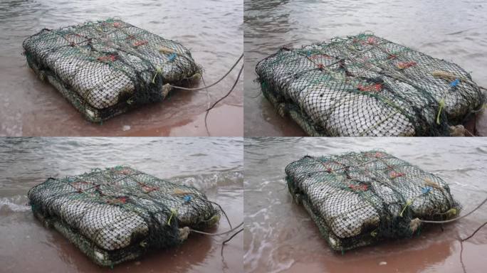由泡沫制成的临时筏子漂浮平台，供海上的渔民使用