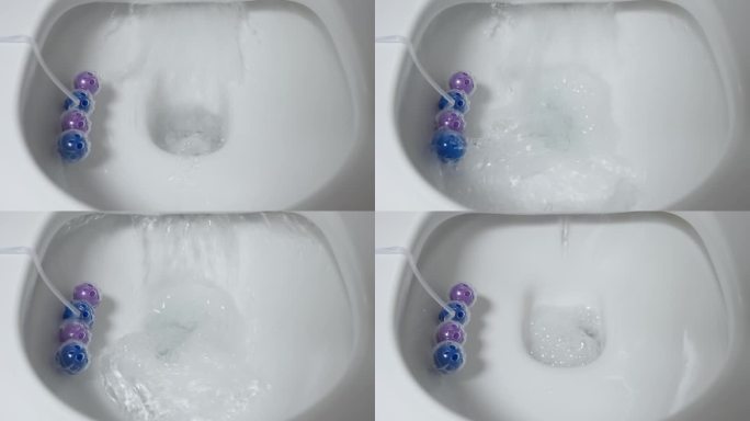 马桶冲水，马桶清新块与蓝色和紫色球接近。厕所里的香球