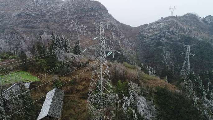 2018航拍酉阳满山大雪国家电网救灾除冰