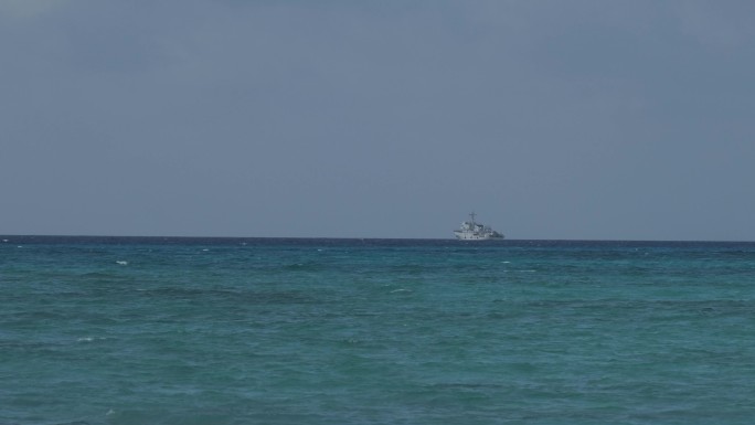 西沙群岛南海游轮眺望远景地拍