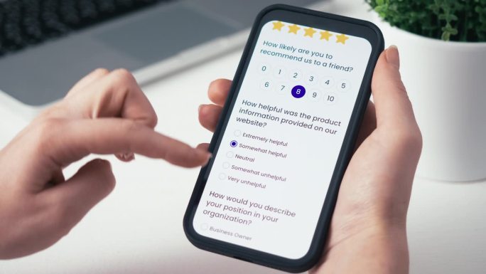 使用智能手机进行在线客户满意度调查。