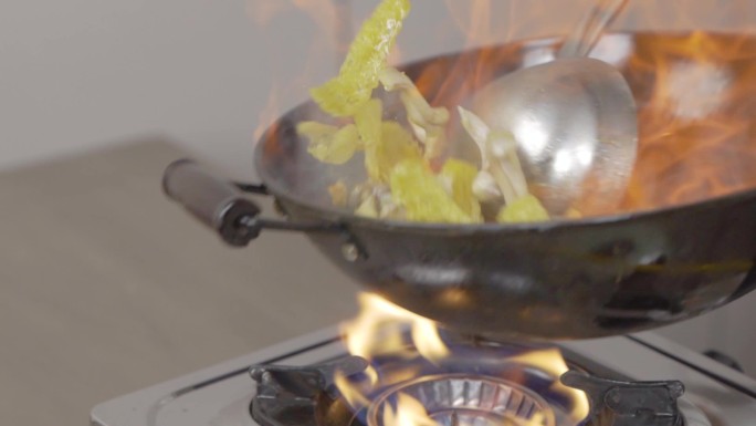 厨房烧菜 灶火