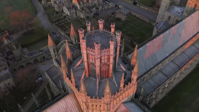 从空中俯瞰剑桥郡伊利大教堂。英国圣公会圣三一大教堂。著名旅游胜地