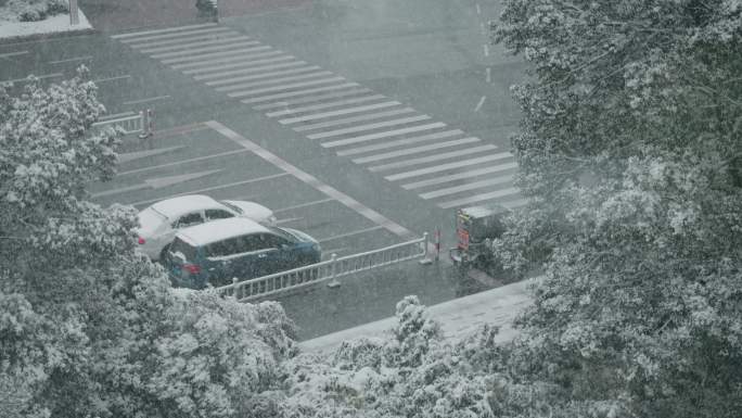 大雪城市街道4K慢速