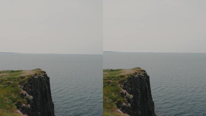 从悬崖顶上望向大海的景色