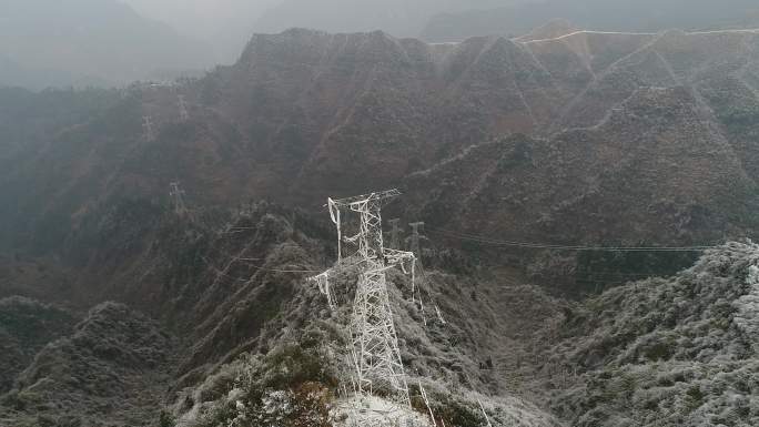 2018航拍酉阳满山大雪国家电网救灾除冰