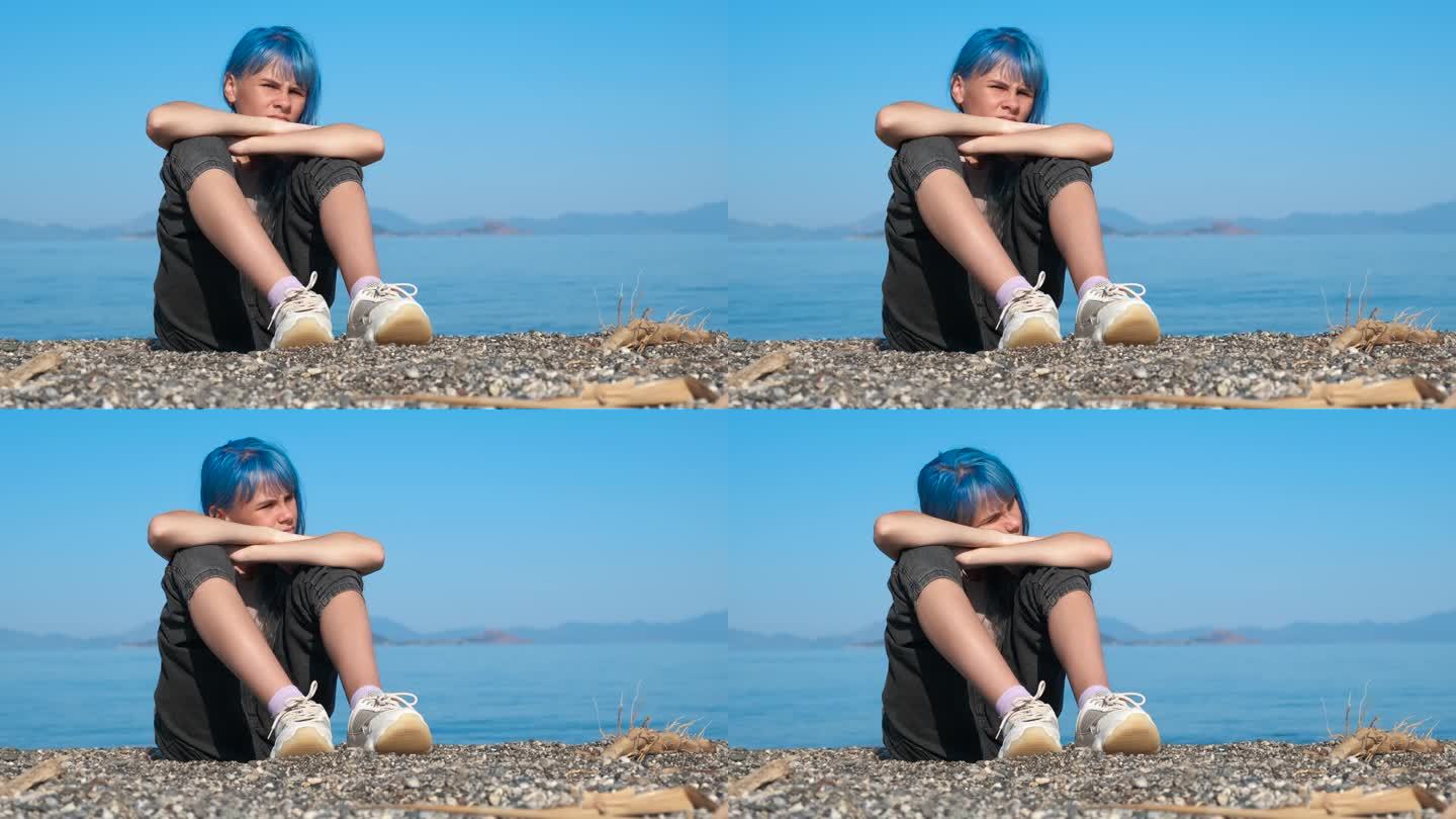 有压力的蓝头发少年在岸上。