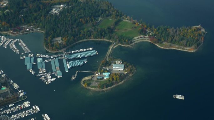 亡人岛鸟瞰图，斯坦利公园和码头在煤港，温哥华，不列颠哥伦比亚省，加拿大。