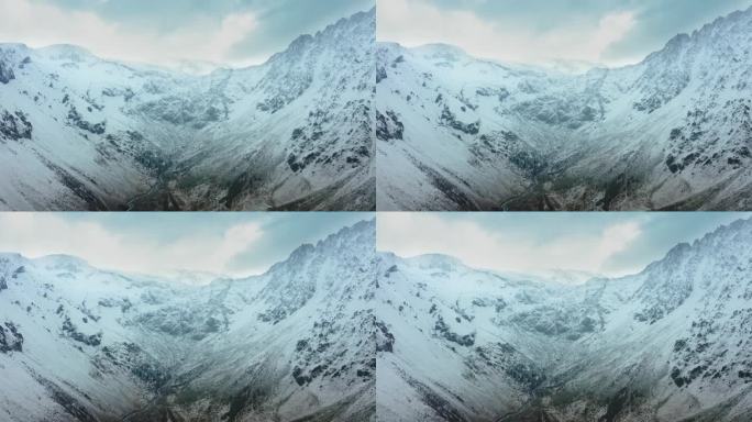 在夏蒙尼万宝龙冬季滑雪胜地，欧洲阿尔卑斯山山脊的奇妙景色