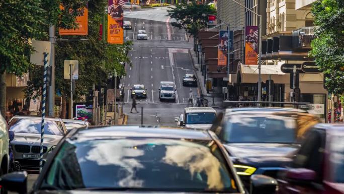 澳大利亚昆士兰州布里斯班中央商务区，布里斯班街道公交车与人群行人的延时镜头