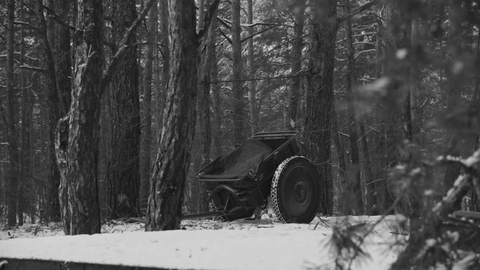德国军用弹药。第二次世界大战中被遗弃的德国步兵车或手推车步兵karren If8。第二次世界大战中德