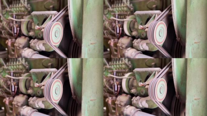 柴油机水泵皮带传动机构运行离心水泵皮带轮。纺丝带、传动装置和电机