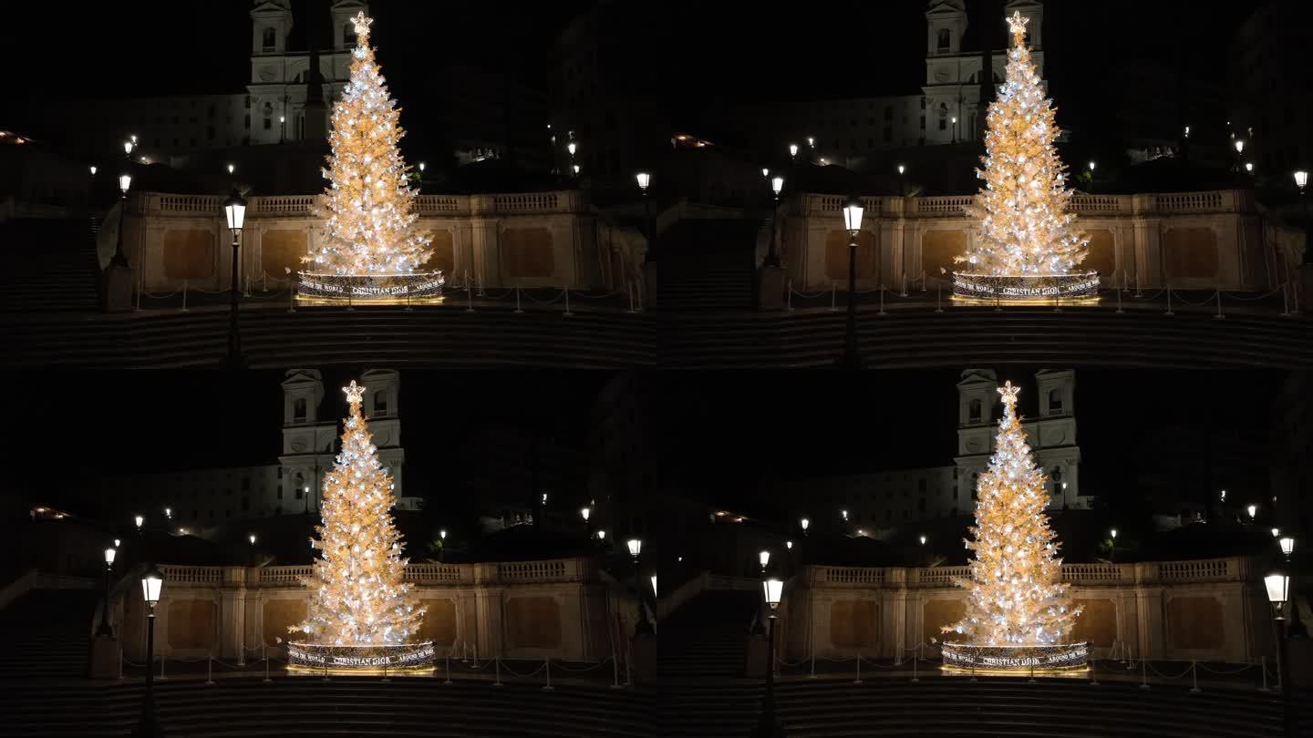 2023年圣诞节，西班牙广场和圣三一节星期一，有迪奥圣诞树。罗马。