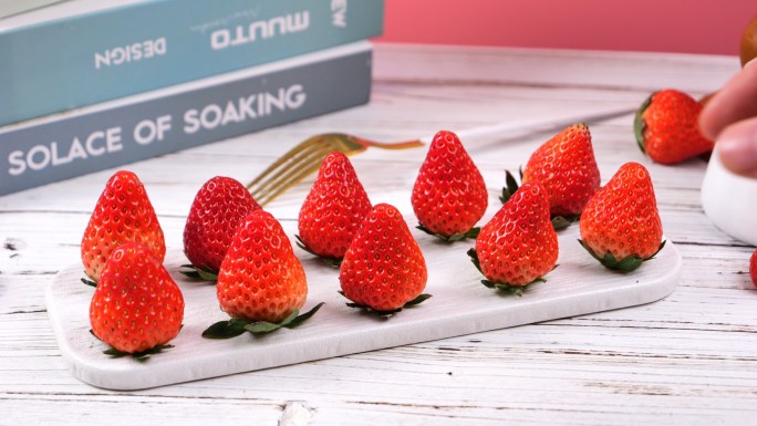 草莓 大草莓 丹东草莓 牛奶草莓