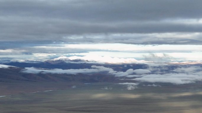 延时航拍西藏塔尔钦冈仁波齐雪山云海