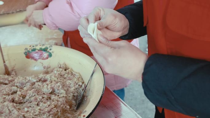 冬至包水饺 敬老活动